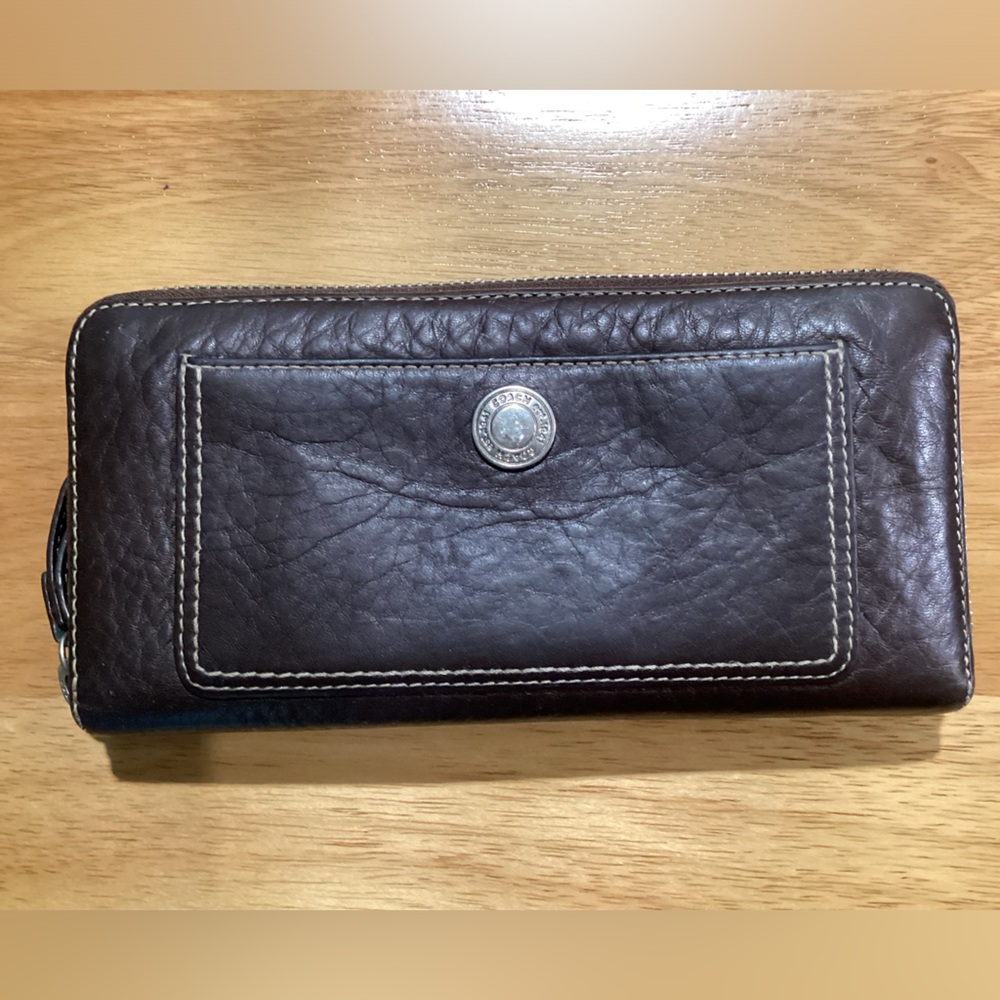 Vintage Coach Brown Pebbled Leather Zipper Clutch Wallet.